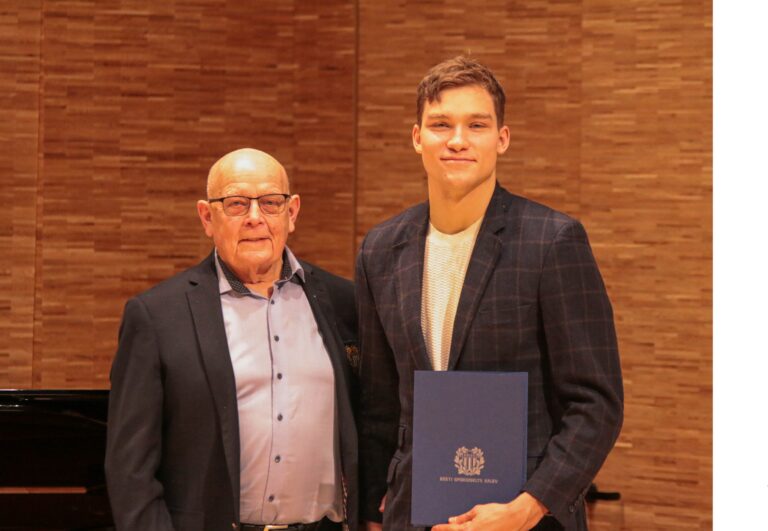 Parim meessportlane Rasmus Roosleht ja ESS KALEV volikogu lige Aadu Kana